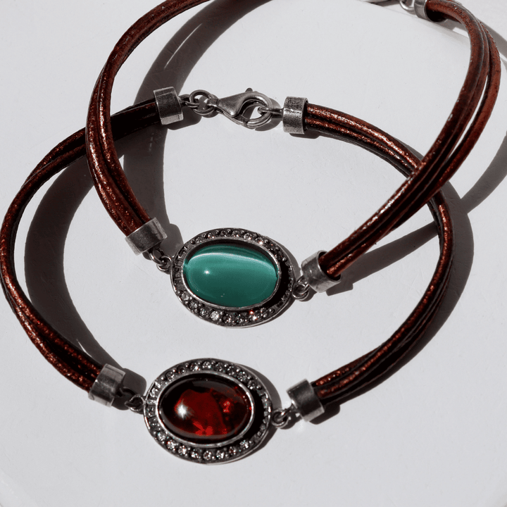 Kurai Damen-Lederarmband mit 925er Silbermitte und Granat- und Zirkonsteinen