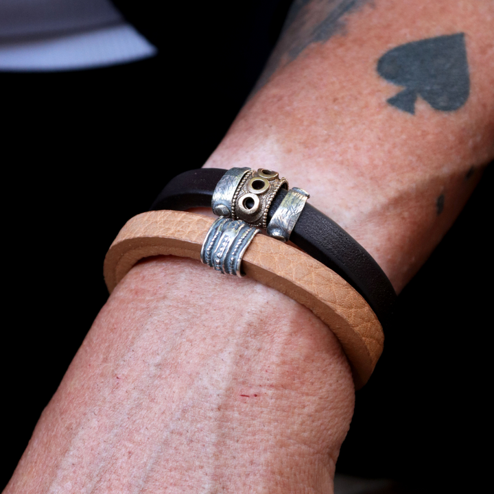 Pulsera Hombre Ryomen de cuero con piezas de plata 925 y bronce