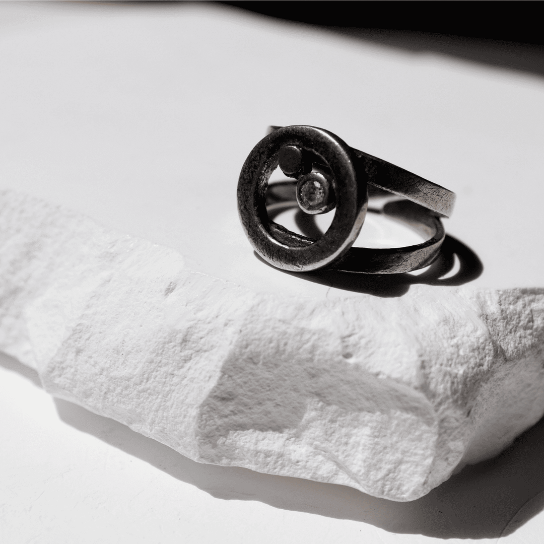 Anillo Mujer En con una espiral de plata 925 y un punto de bronce