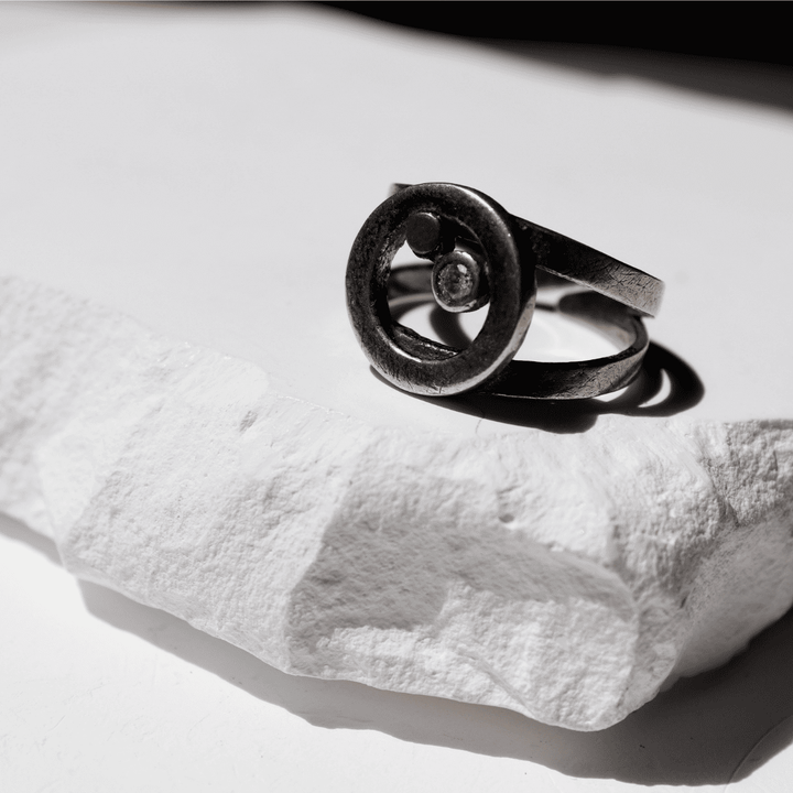 Anillo Mujer En con una espiral de plata 925 y un punto de bronce