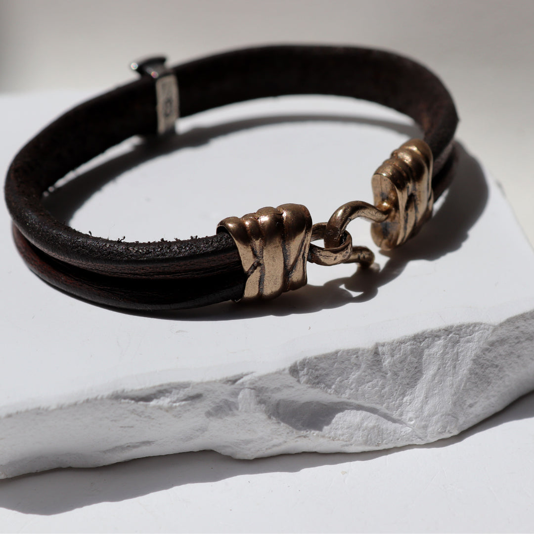 Pulsera Hombre Shibumi de cuero con cruz de plata 925