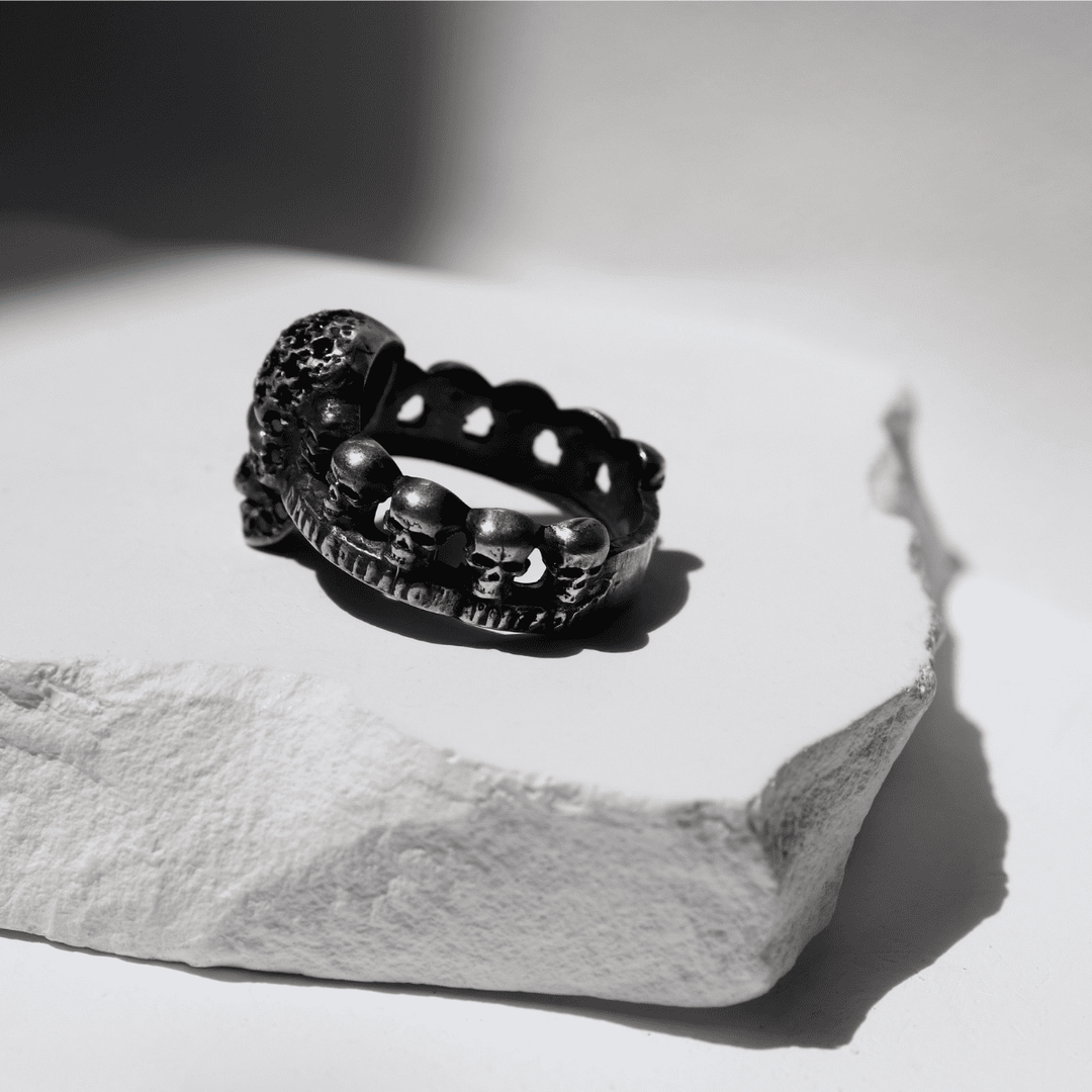 Mugen ring with 925 silver skulls and black zirconia