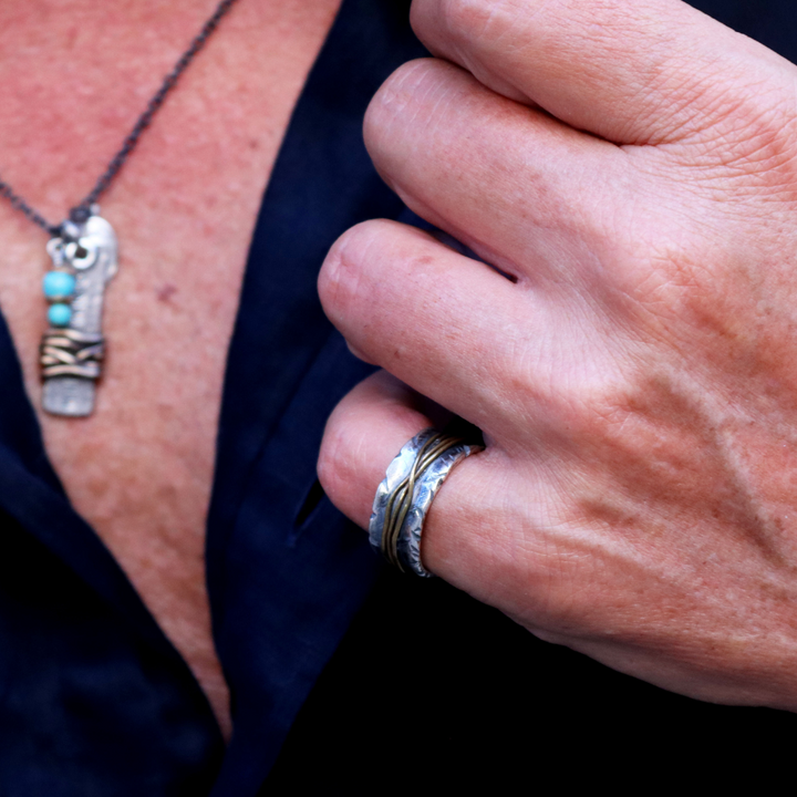 Anillo Hombre Rakka de plata con hilos de bronce