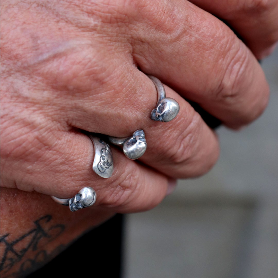 Kizuna-Ring mit zwei Totenköpfen in 925er Silber