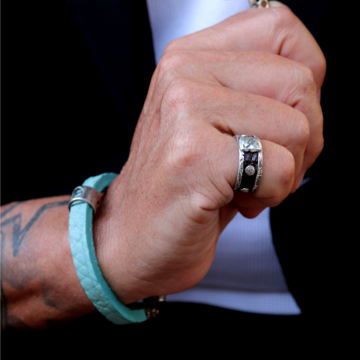 Pulsera hombre Hakai de cuero azul con círculo de plata 925