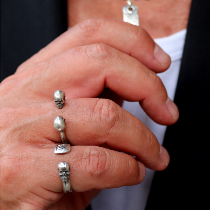 Kizuna-Ring mit zwei Totenköpfen in 925er Silber