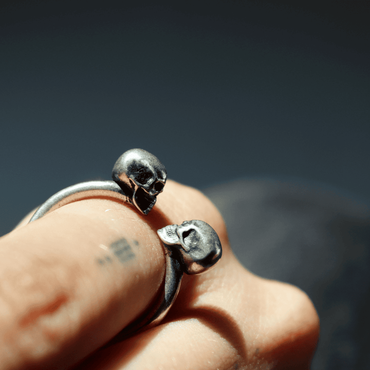 Kizuna-Ring mit zwei Totenköpfen in 925er Silber