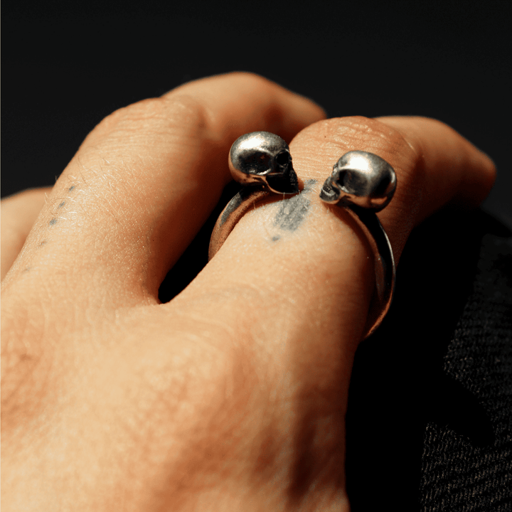 Kizuna-Ring mit zwei Totenköpfen in 925er Silber