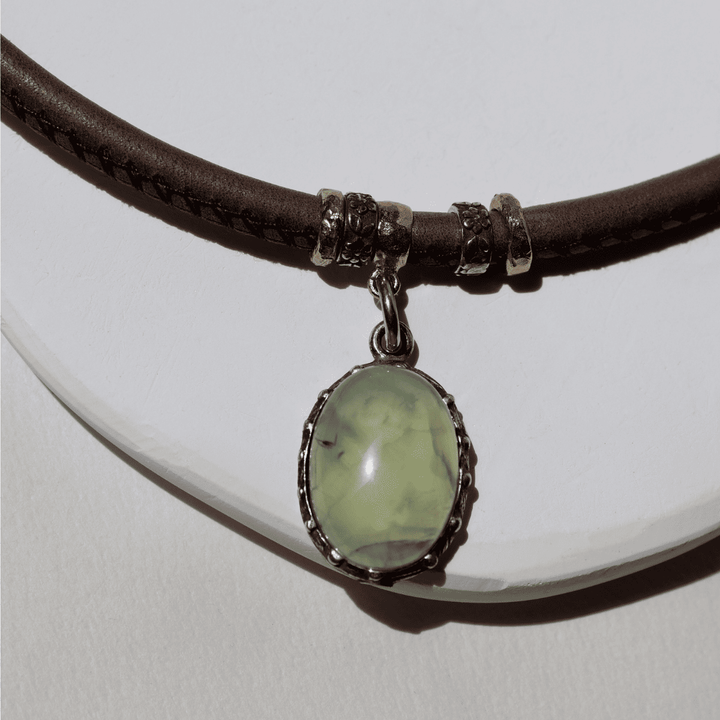Mu Women's Necklace in Mink Leather and Prehnite Pendant