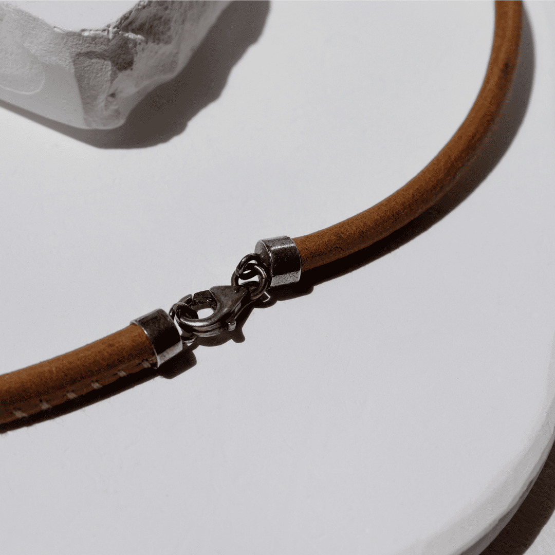 Damen-Rheinkette aus Kamelleder und Karneol-Anhänger