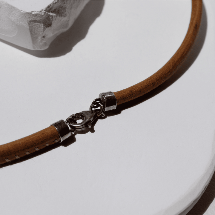 Damen-Rheinkette aus Kamelleder und Karneol-Anhänger