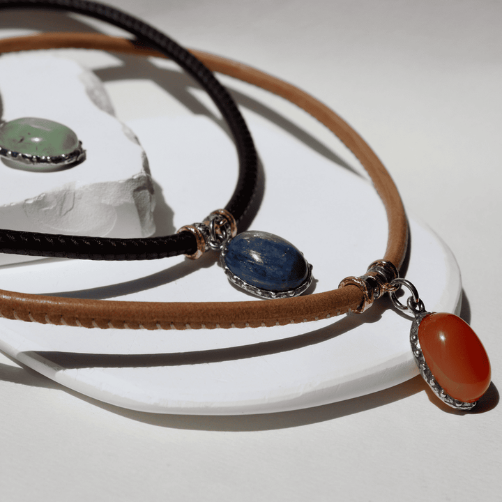 Raijin Damen-Lederhalskette mit Kyanit-Anhänger