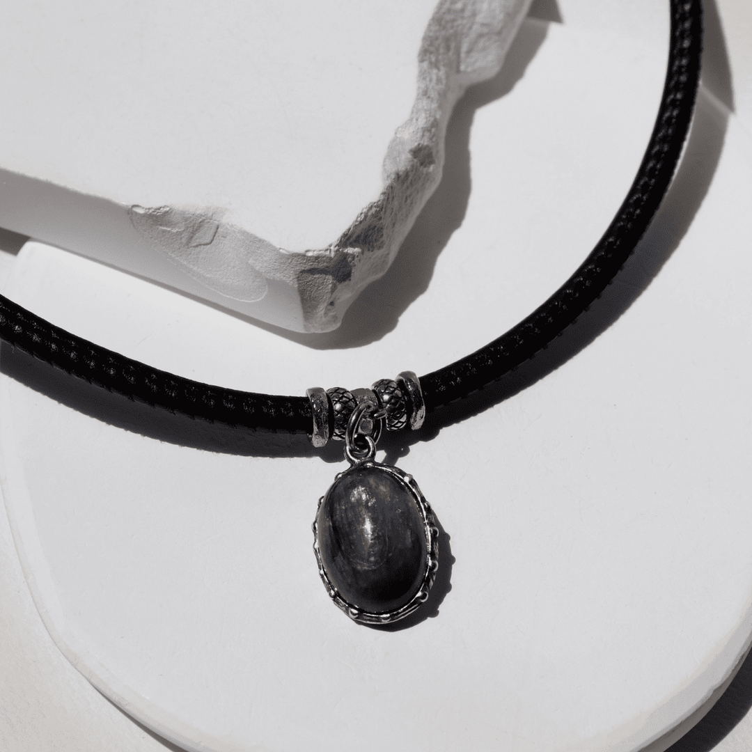 Raijin Damen-Lederhalskette mit Kyanit-Anhänger