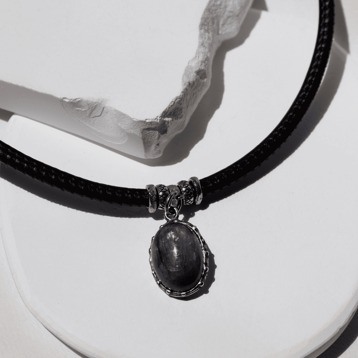 Raijin Damen-Lederhalskette mit Kyanit-Anhänger