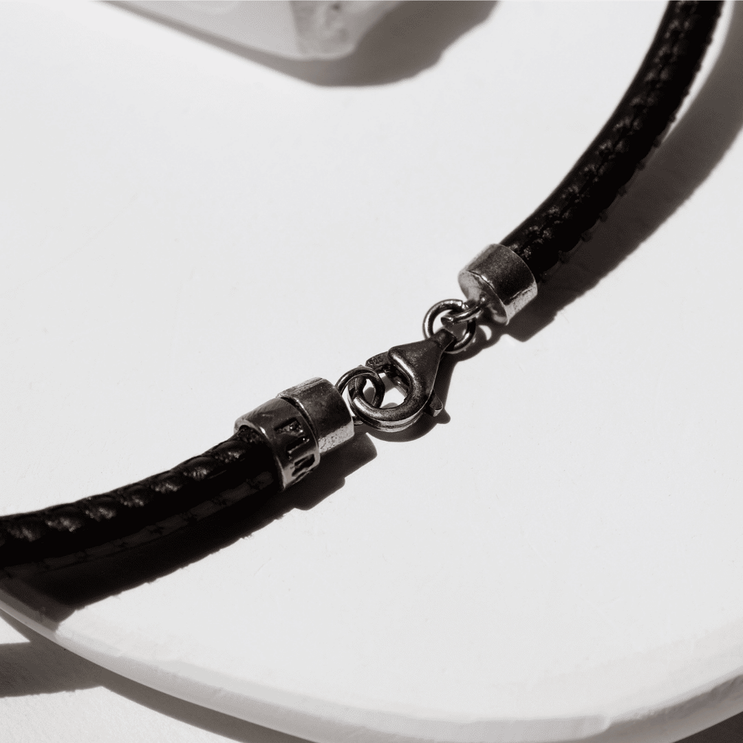 Raijin Damen-Lederhalskette mit Kyanit-Anhänger