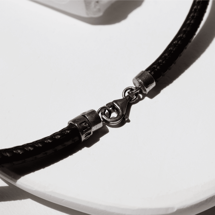 Raijin Damen-Lederhalskette mit Kyanit-Anhänger