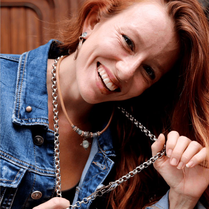 Collar mujer Mare de cuero con colgante de prehnita