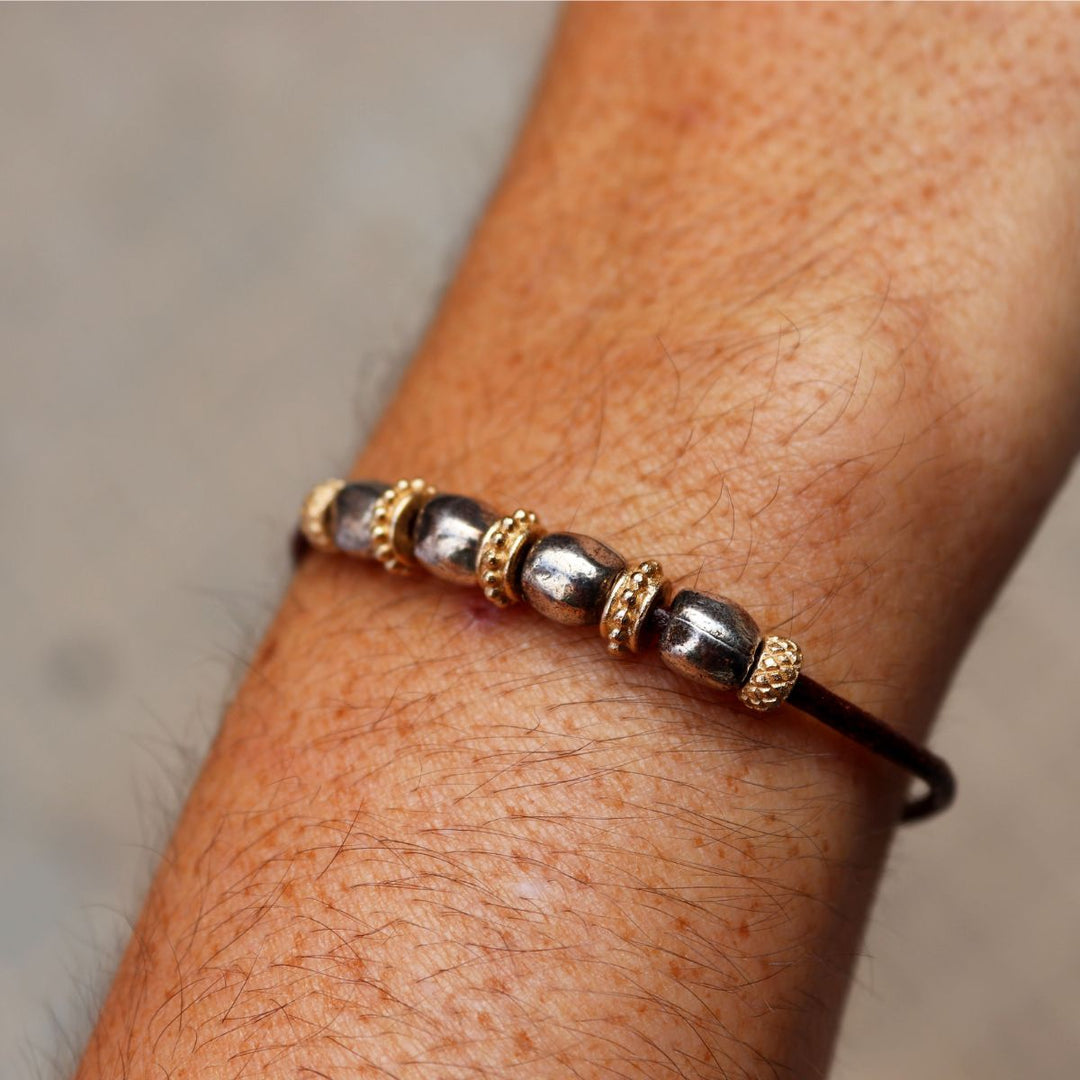 Pulsera Mujer Kojin de cuero fino con óvalos de plata 925 y cuentas de bronce