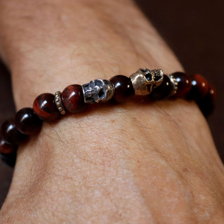 Kaizen bull's eye bead bracelet with 925 silver and bronze skulls