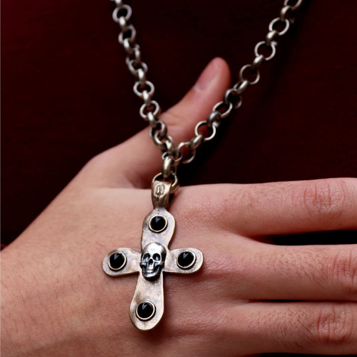 Collar Barrow Calavera Signature con cruz de bronce y ónix