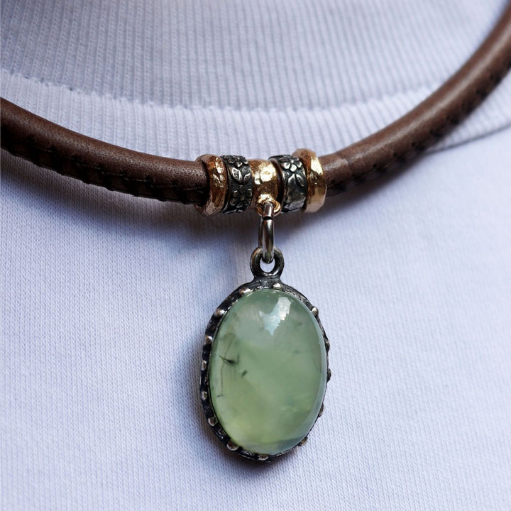Mu Women's Necklace in Mink Leather and Prehnite Pendant