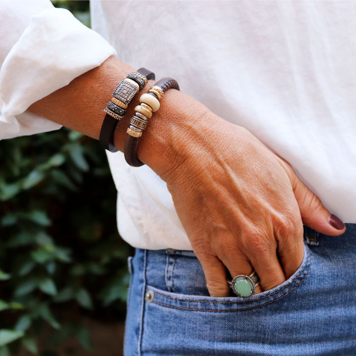 Pulsera mujer Jessie de cuero con resinas marrón y beige