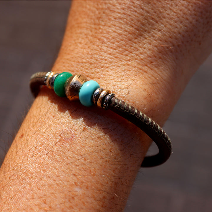 Pulsera Mujer Hana de cuero con piezas de bronce y turquesa