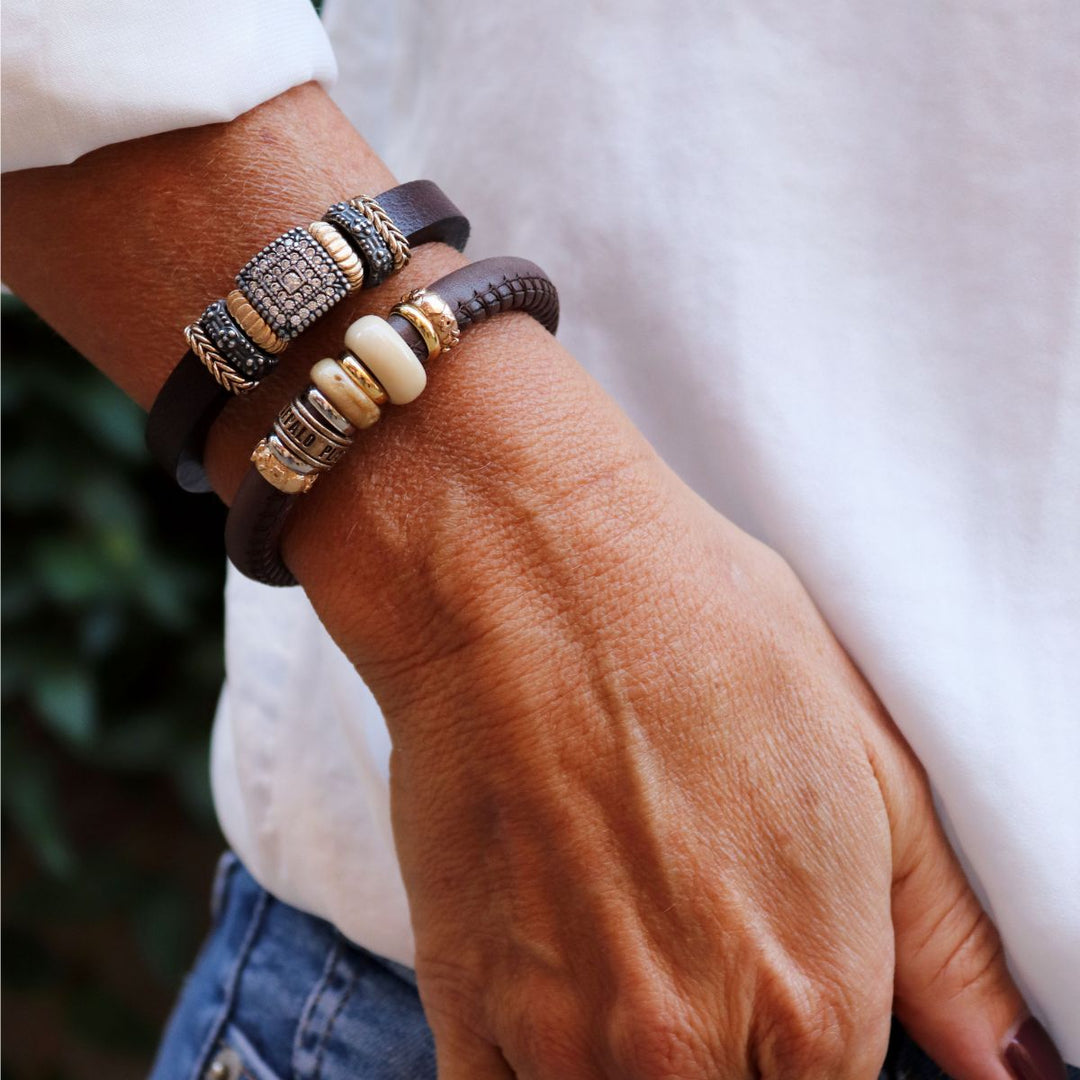 Pulsera mujer Jessie de cuero con resinas marrón y beige