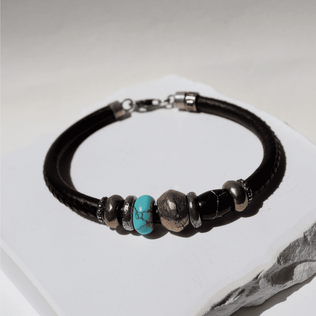 Pulsera Hombre Oborozuki de cuero con turquesa y bronce