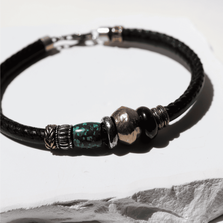 Pulsera Hombre Mikazuki de cuero con ojo de tigre y jade