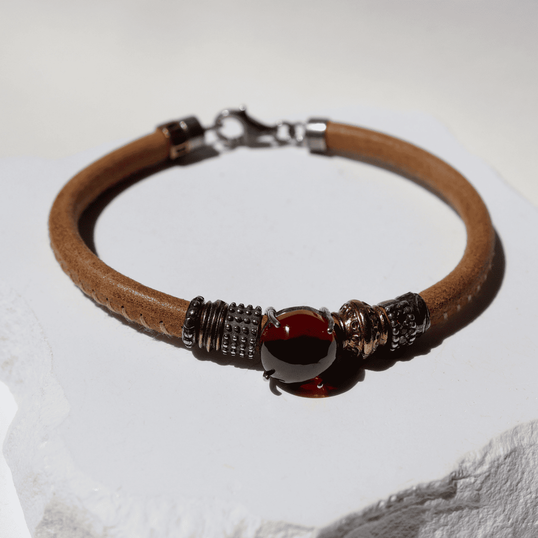 Raku Damenarmband aus Kamelleder und Granatstein