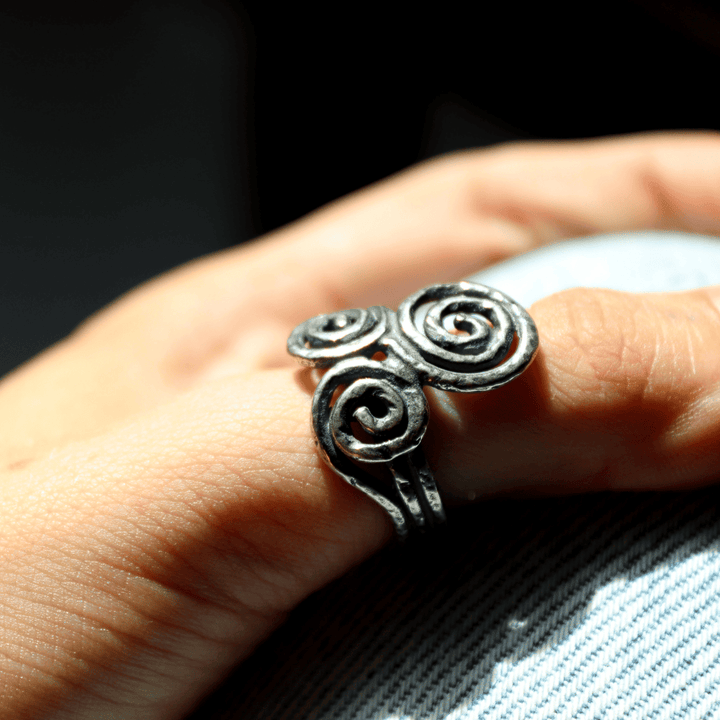 Kuraiho Damenring mit drei 925 Silberspiralen