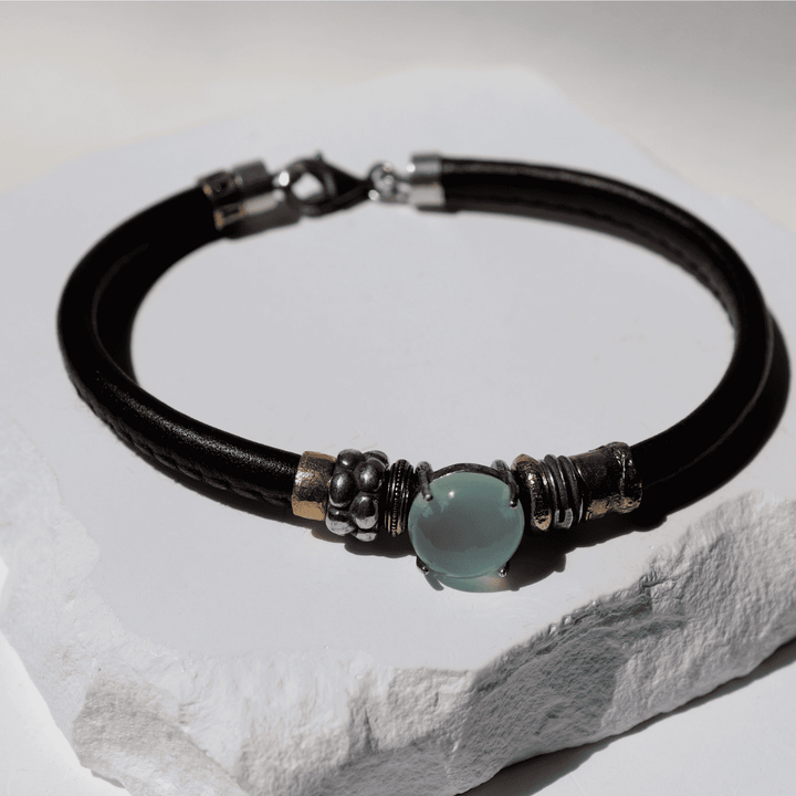 Komyo Damenarmband aus Leder und grünem Chalcedon