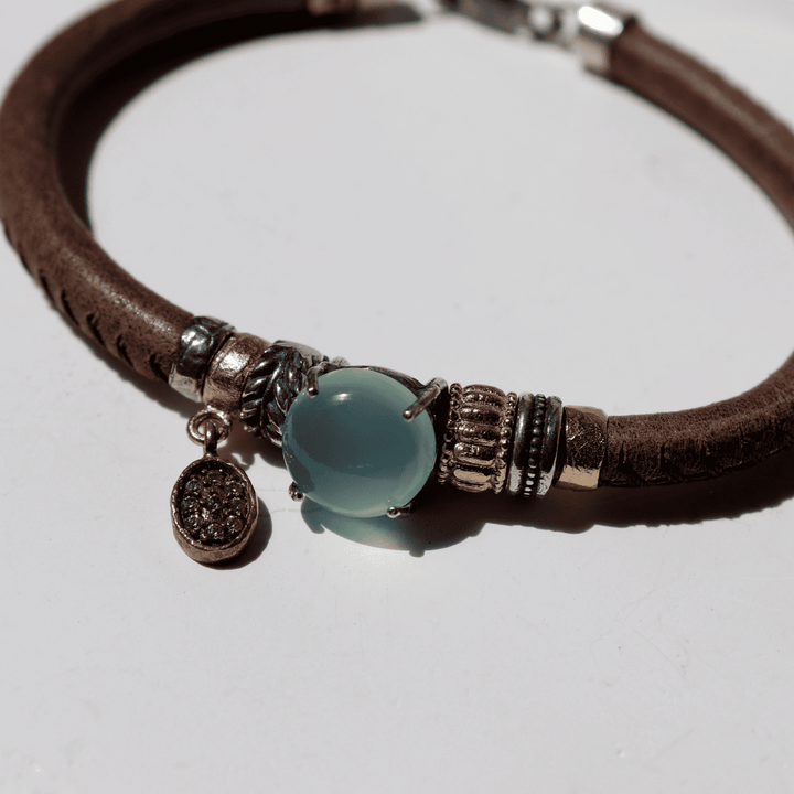 Tsuki Damenarmband aus Leder und grünem Chalcedon