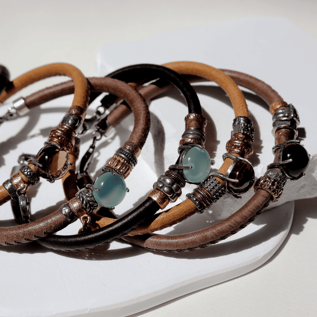 Komyo Damenarmband aus Leder und grünem Chalcedon