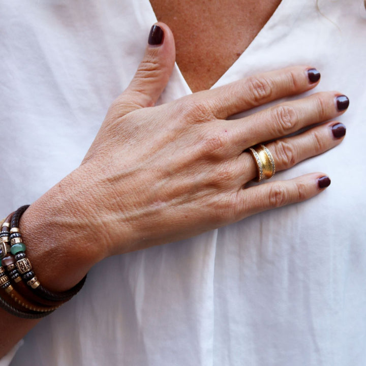 Anillo Mujer Rosalía con baño de oro amarillo y circonitas blancas