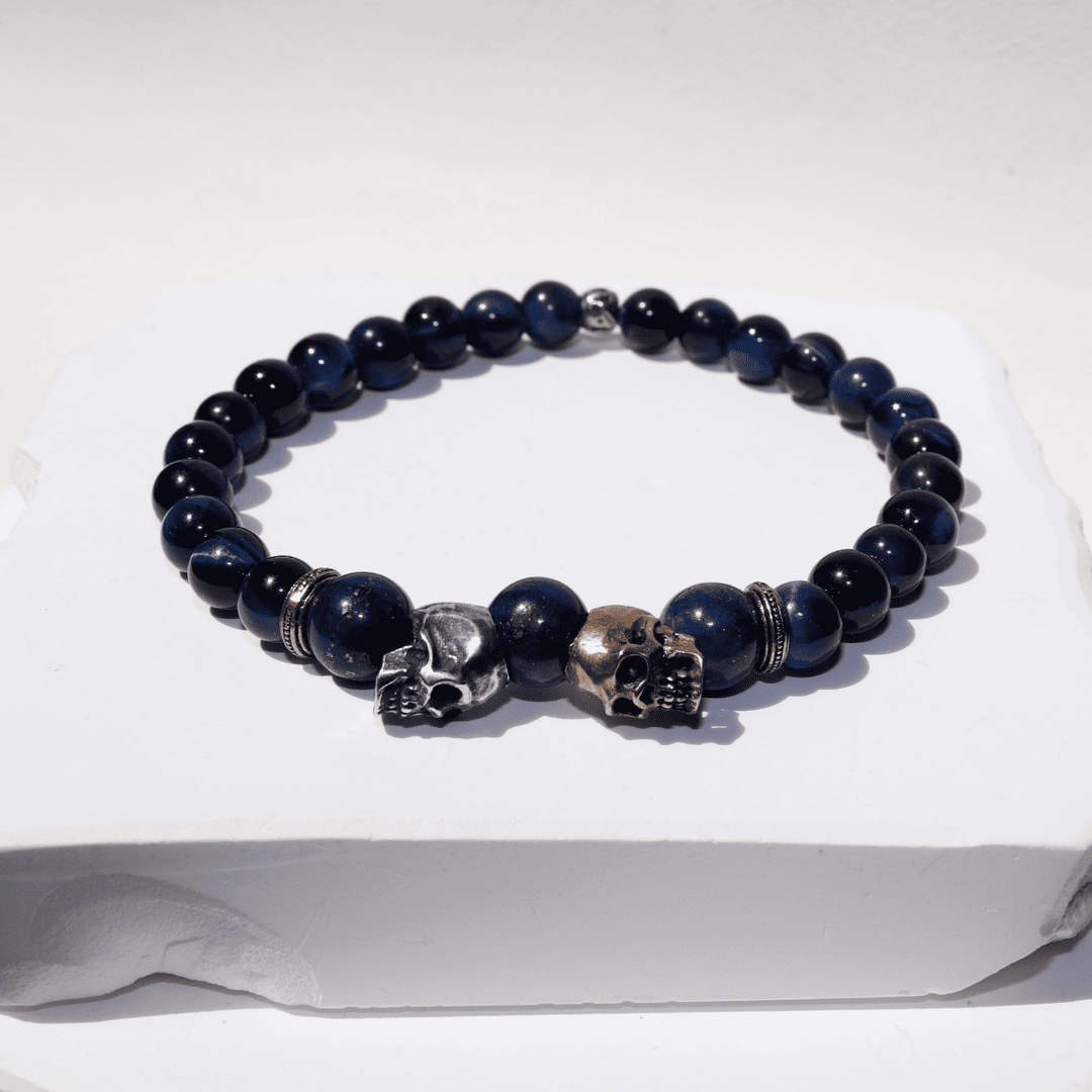 Blaues Tigerauge-Hagakure-Perlenarmband mit Totenköpfen aus 925er Silber und Bronze