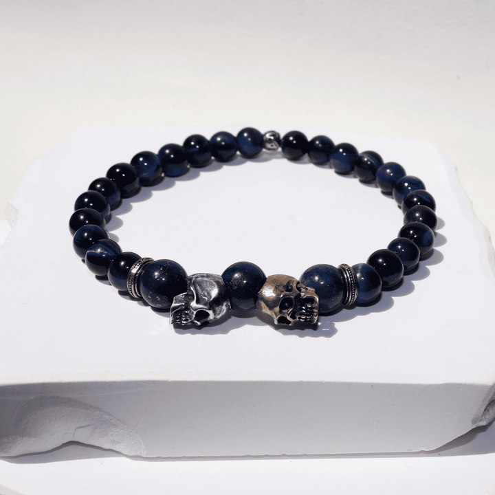 Blaues Tigerauge-Hagakure-Perlenarmband mit Totenköpfen aus 925er Silber und Bronze
