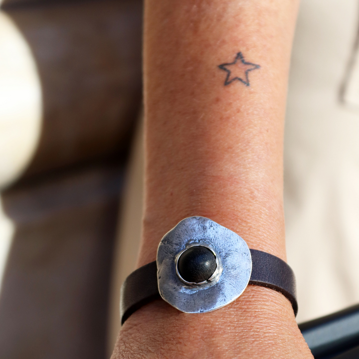 Hagane Damen-Lederarmband mit 925er Silber und Onyx-Mitte