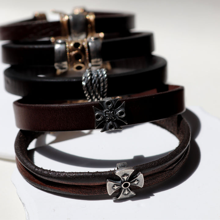 Pulsera Hombre Chikara de cuero con cruz de plata 925