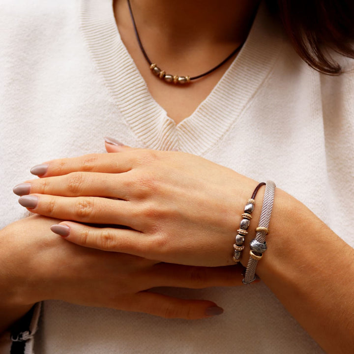 Collar Mujer Shiranami de cuero fino con óvalos de plata 925 y cuentas de bronce
