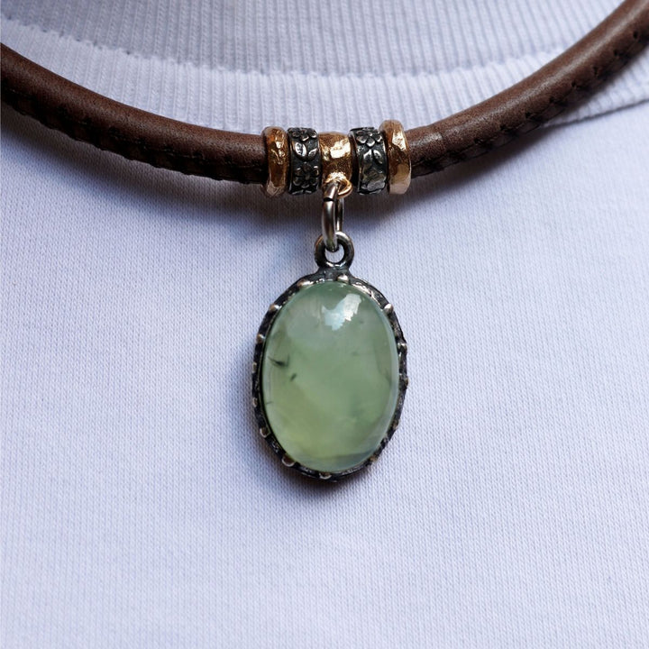 Mu Women's Necklace in Mink Leather and Prehnite Pendant