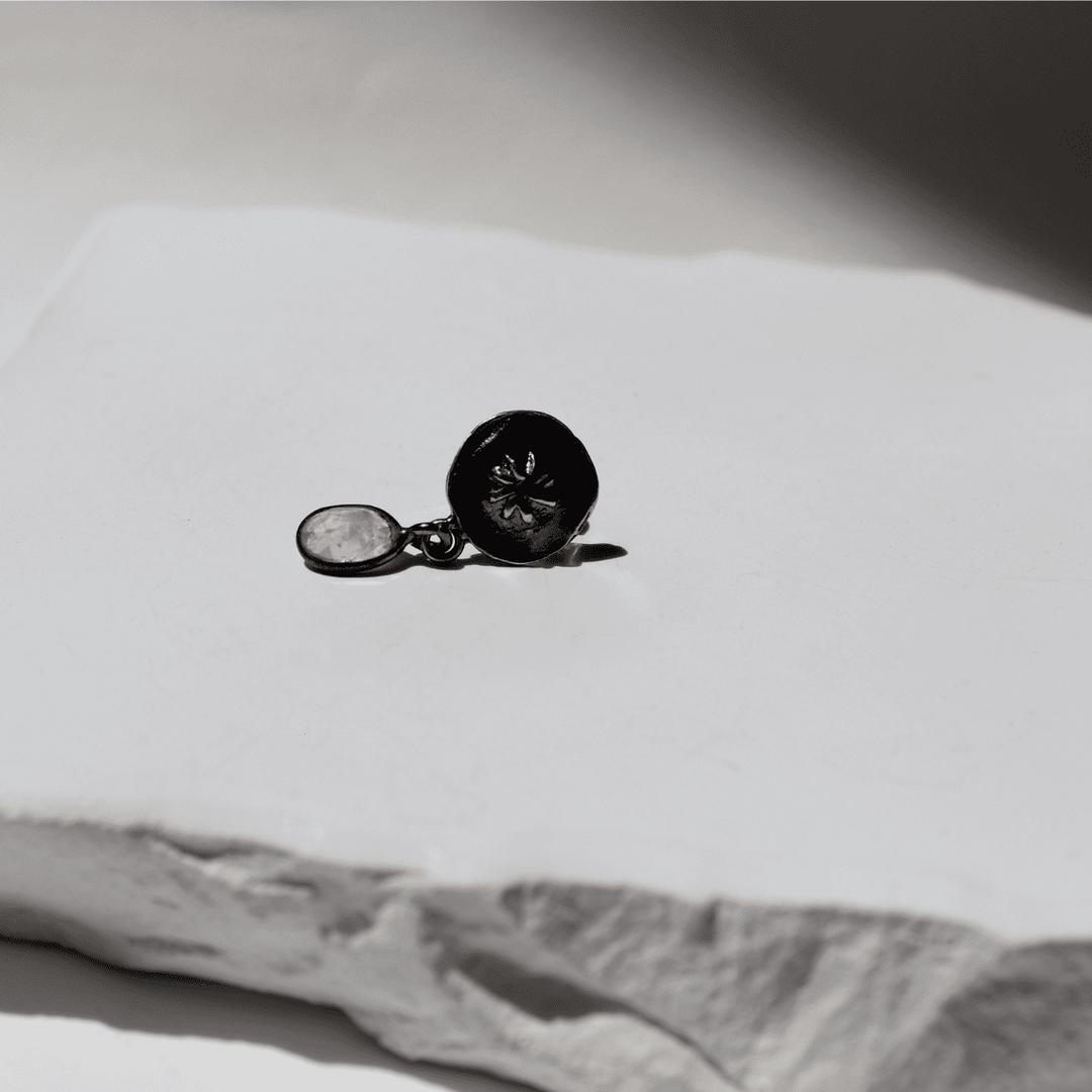 Tōmei Women's Earrings in 925 Silver with Star and Hanging Stone