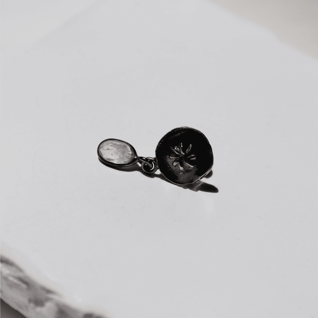 Tōmei Women's Earrings in 925 Silver with Star and Hanging Stone