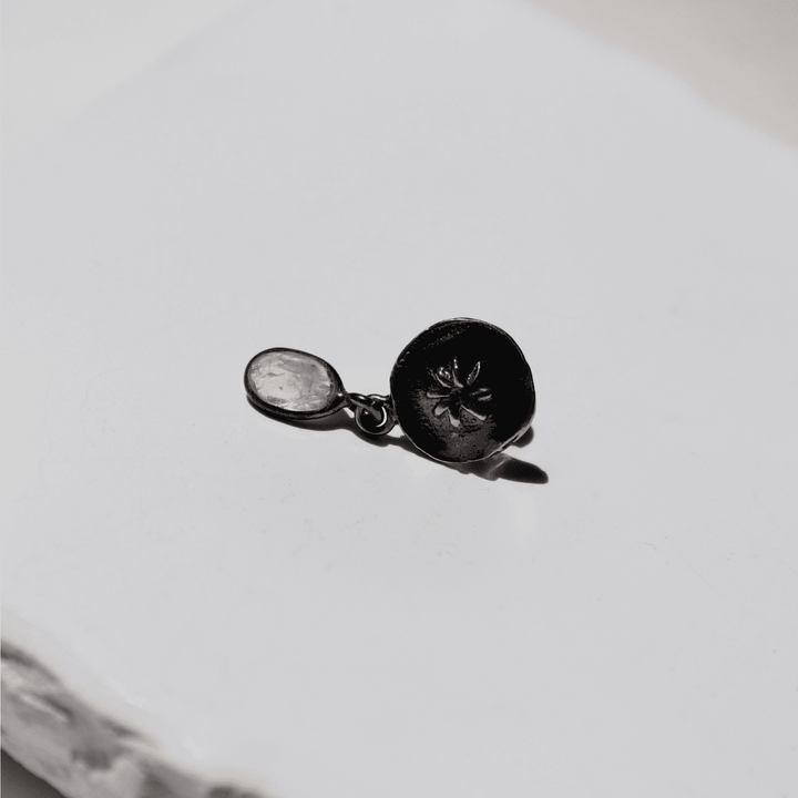 Tōmei Women's Earrings in 925 Silver with Star and Hanging Stone