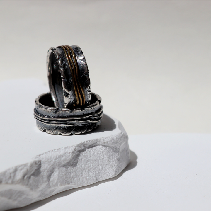 Anillo Hombre Rakka de plata con hilos de bronce