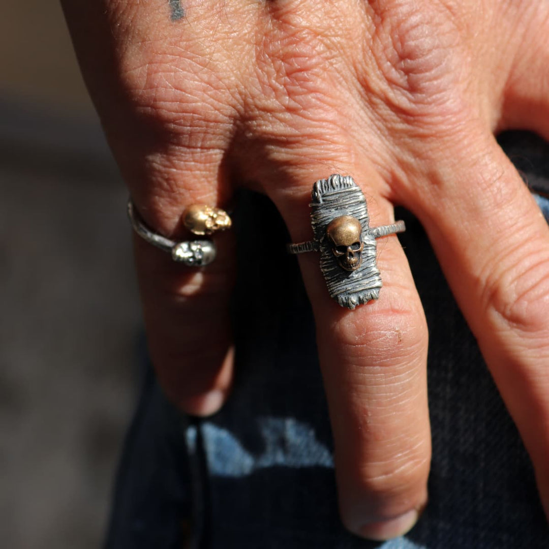 Anillo Calavera Rif de Plata 925, cuero y bronce