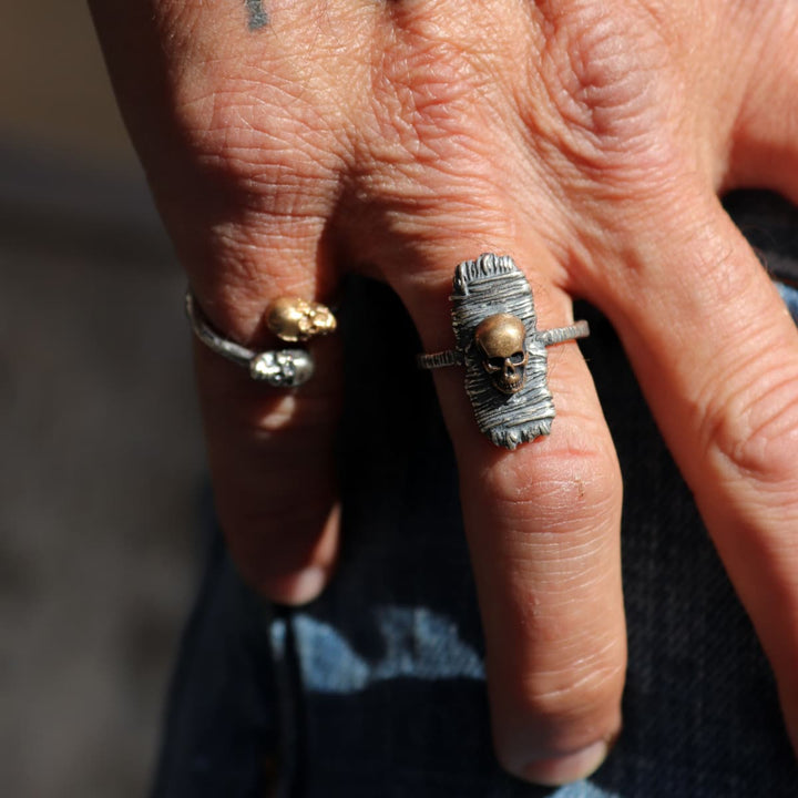Anillo Calavera Rif de Plata 925, cuero y bronce