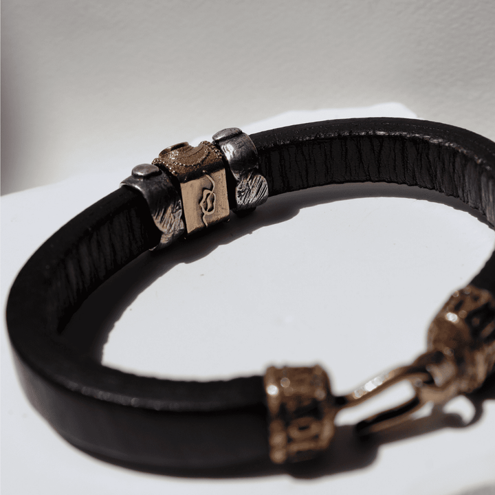 Pulsera Hombre Ryomen de cuero con piezas de plata 925 y bronce