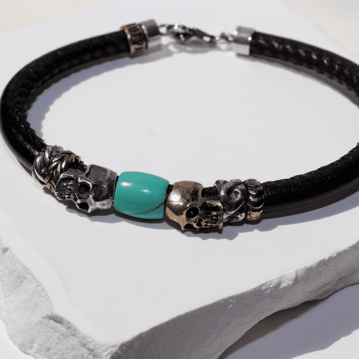 Metsubō leather bracelet with skulls and jade resin